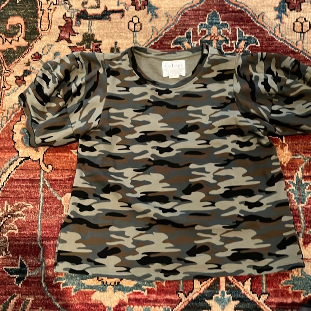 Velvet brand camo puff sleeve top/sweatshirt